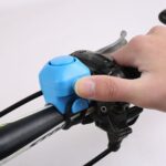 bezpieczna jazda na rowerze dzięki elektronicznemu dzwonkowi z elastycznym zapięciem zasilanym baterią marki neutralny
